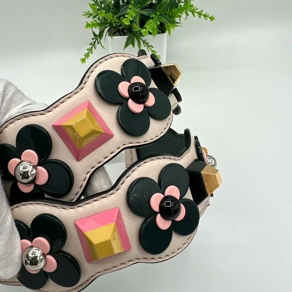 Fendi strap like new Authentic 😍 - Picture 4 of 6